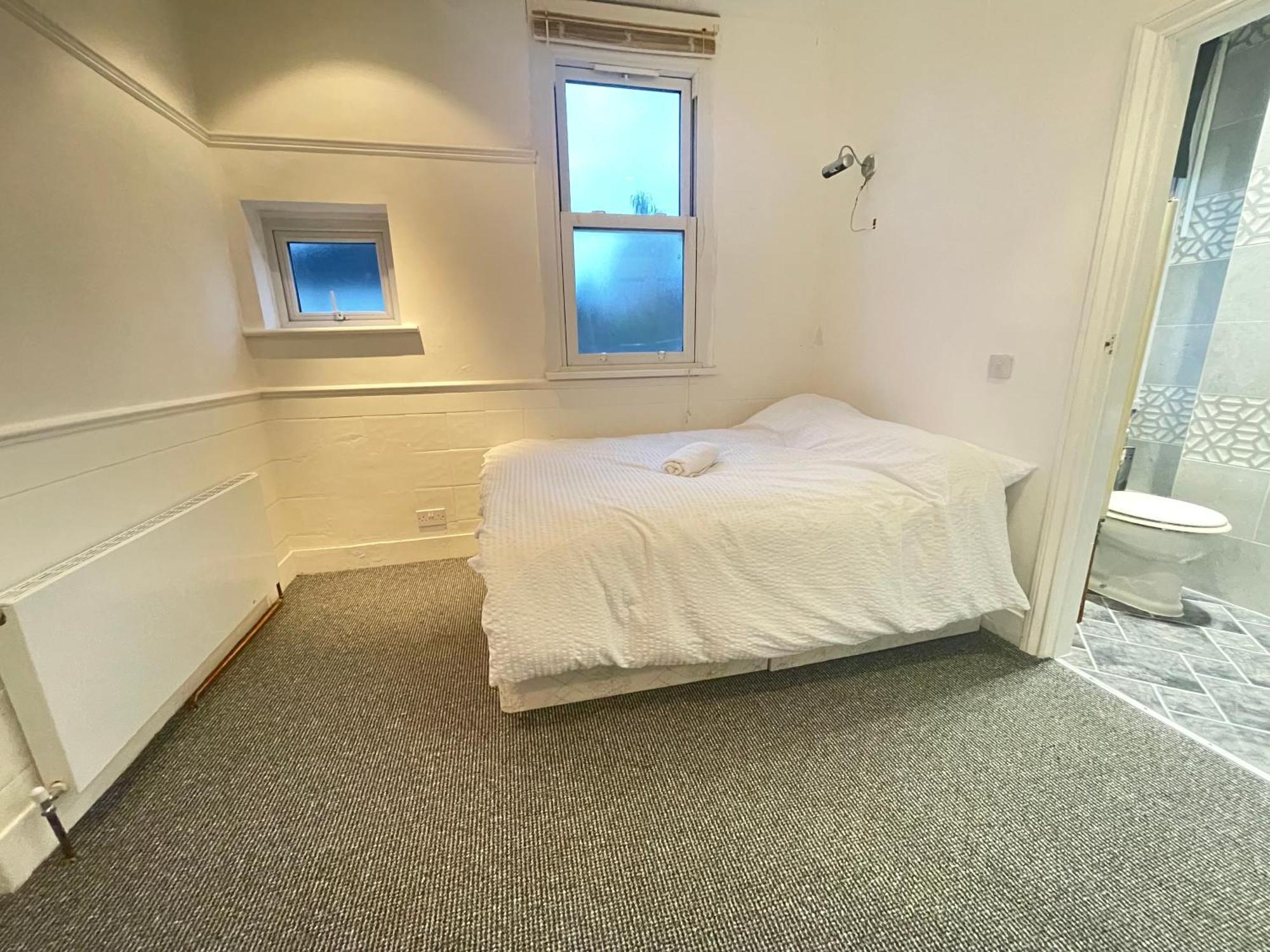 Room With Private Bathroom And Shared Kitchen Londres Exterior foto
